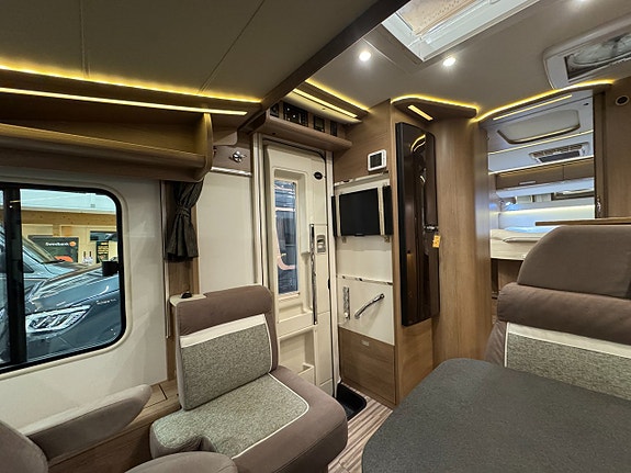 Malibu I440 QB Queensbed & hyttsäng! Stort garage! AC! 6,99m 4 of 24