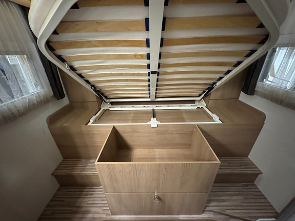 Malibu I440 QB Queensbed & hyttsäng! Stort garage! AC! 6,99m 13 of 24