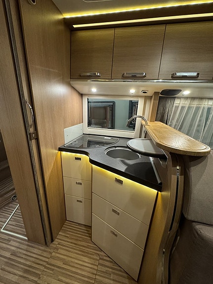 Malibu I440 QB Queensbed & hyttsäng! Stort garage! AC! 6,99m 7 of 24