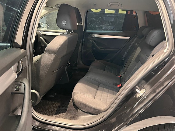 Skoda Octavia 17 of 30