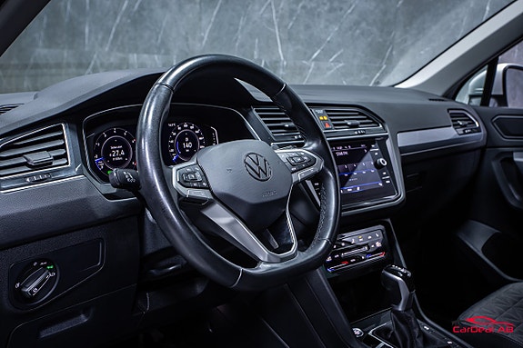 Volkswagen Tiguan 12 of 27