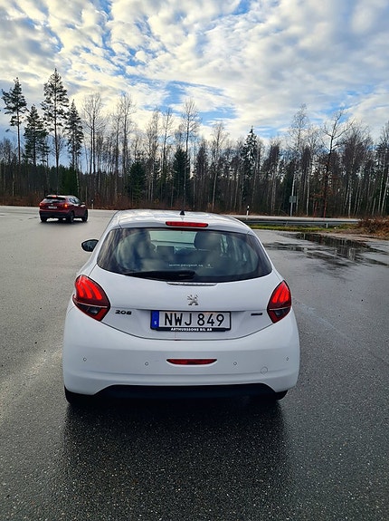 Peugeot 208 6 of 12