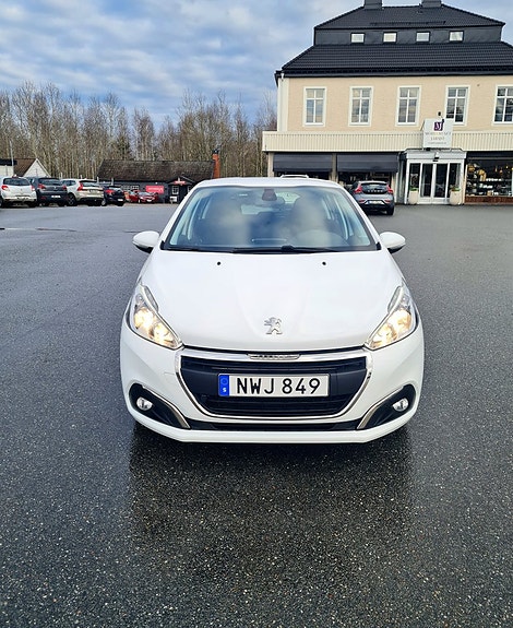 Peugeot 208 4 of 5