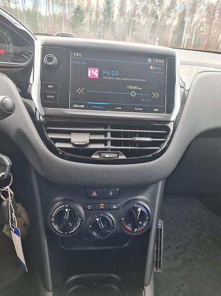 Peugeot 208 10 of 12