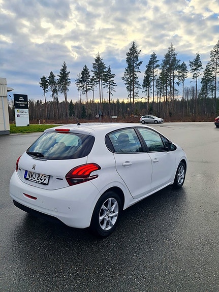 Peugeot 208 5 of 5