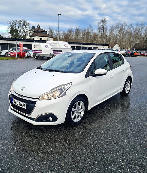 Peugeot 208 3 of 5