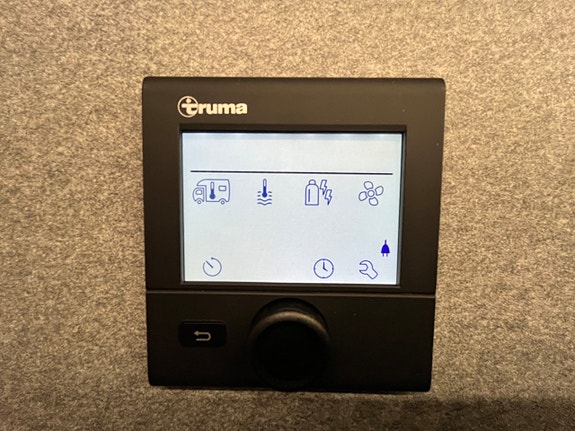Sun Living V 65 SL / Truma Combi D6E / Långbädd / Automat 17 of 21