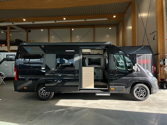 Sun Living V 65 SL / Truma Combi D6E / Långbädd / Automat 2 of 21