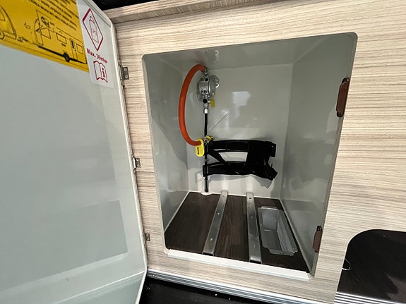 Sun Living V 65 SL / Truma Combi D6E / Långbädd / Automat 15 of 21