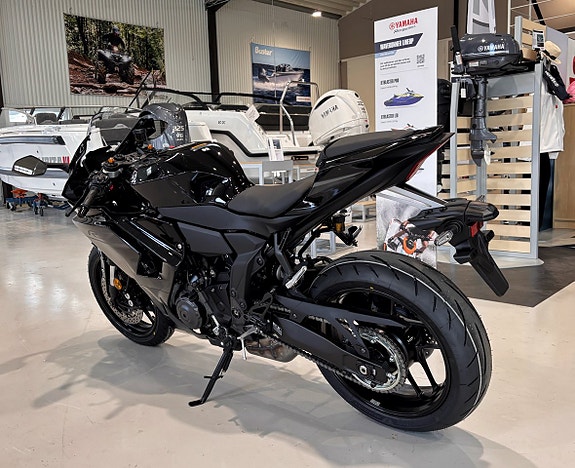 Yamaha R7 3 of 13