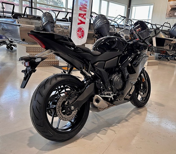 Yamaha R7 2 of 13