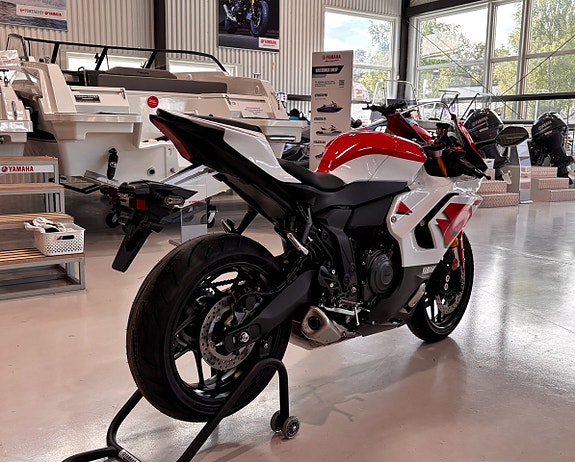 Yamaha R7  70th Anniversary 4 of 12