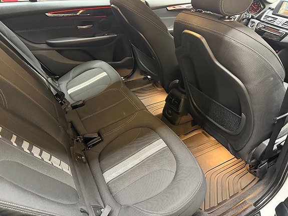BMW 218 10 of 17