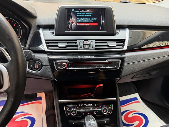 BMW 218 14 of 17