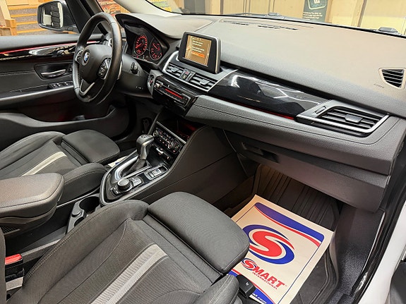 BMW 218 11 of 17