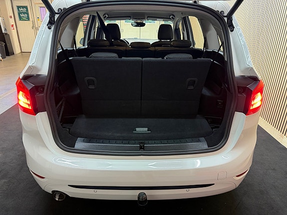 BMW 218 9 of 17
