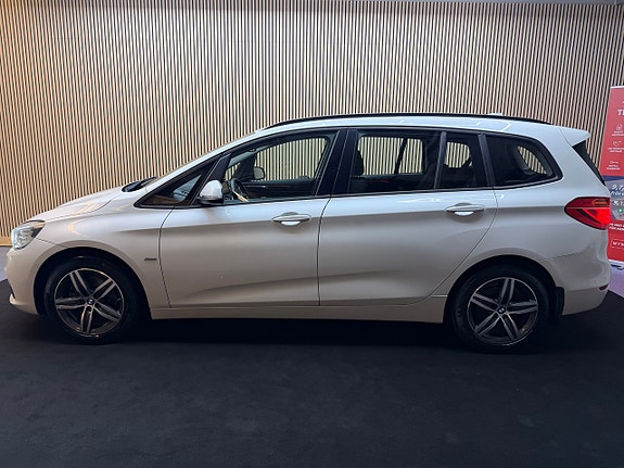 BMW 218d 2 of 5