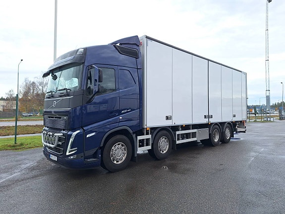 Volvo FH 8x2 Skåpbil
