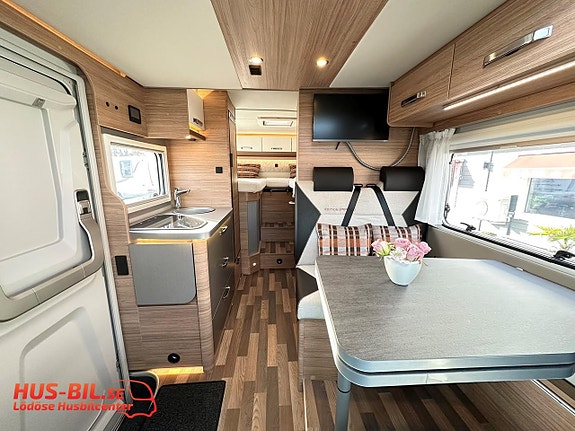 Weinsberg CaraCompact 640 Suite MEG Mercedes / Taksäng 3 of 5