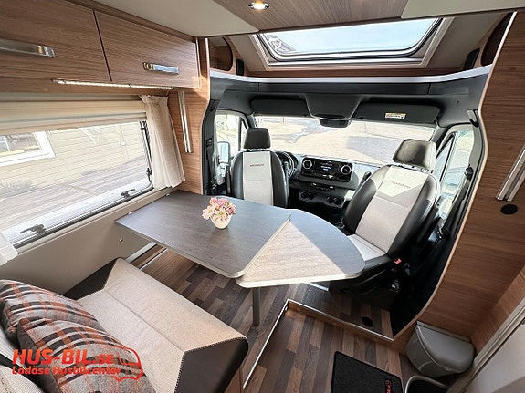 Weinsberg CaraCompact 640 Suite MEG Mercedes / Taksäng 2 of 5