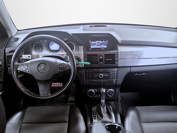 Mercedes-Benz GLK320 8 of 15