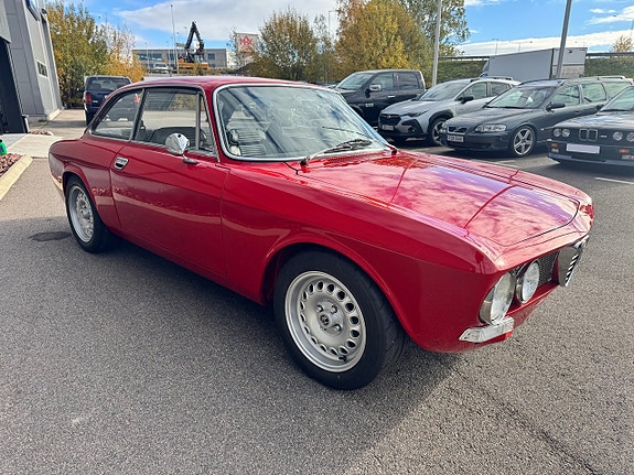 Alfa Romeo 2000 GTV 7 of 17