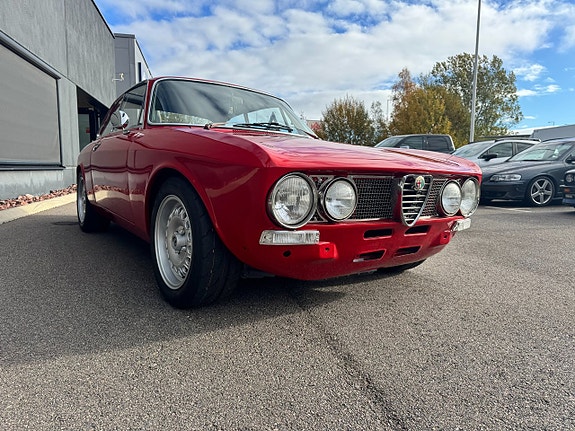Alfa Romeo 2000 GTV 8 of 17