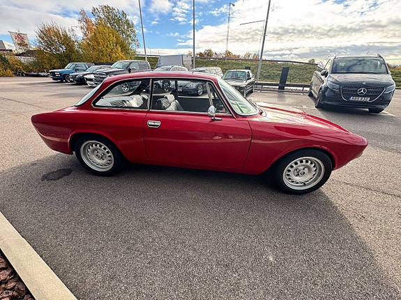 Alfa Romeo 2000 GTV 6 of 17
