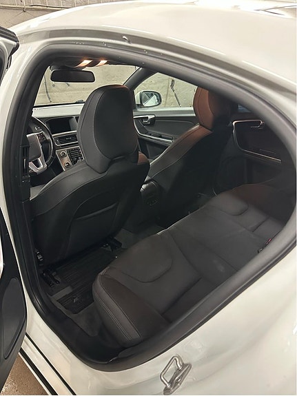Volvo S60 5 of 5
