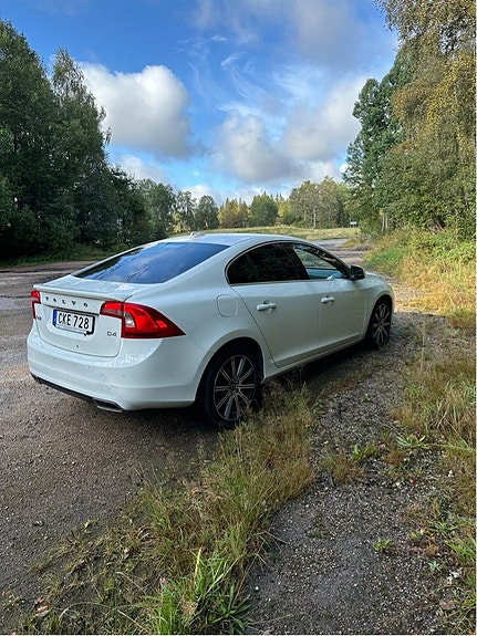 Volvo S60 2 of 5