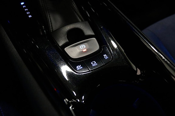 Toyota C-HR 18 of 21