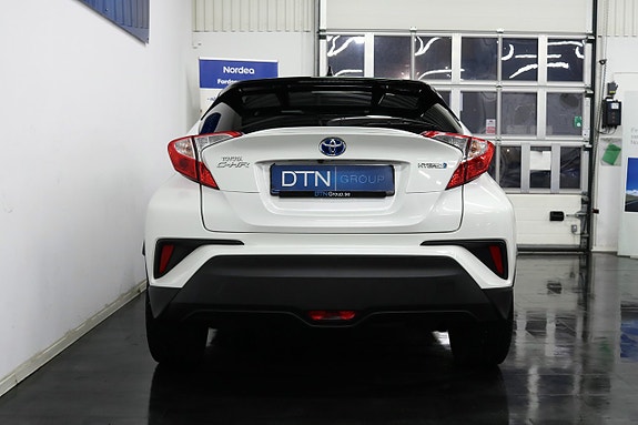 Toyota C-HR 4 of 21