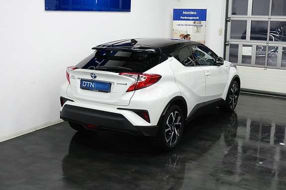 Toyota C-HR 2 of 21