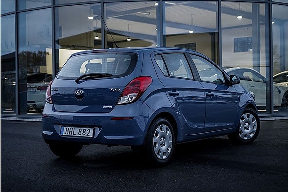 Hyundai i20 2 of 5