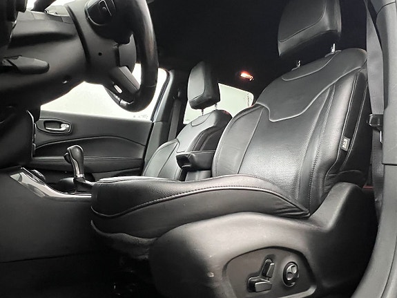 Jeep Compass 15 of 27