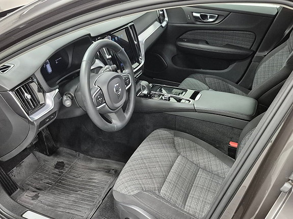 Volvo V60 2 of 11