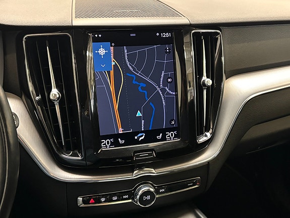 Volvo XC60 17 of 27
