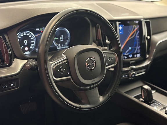 Volvo XC60 10 of 27