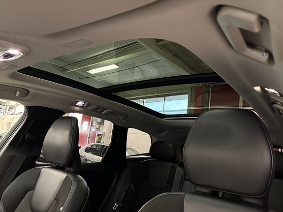 Volvo XC60 14 of 27