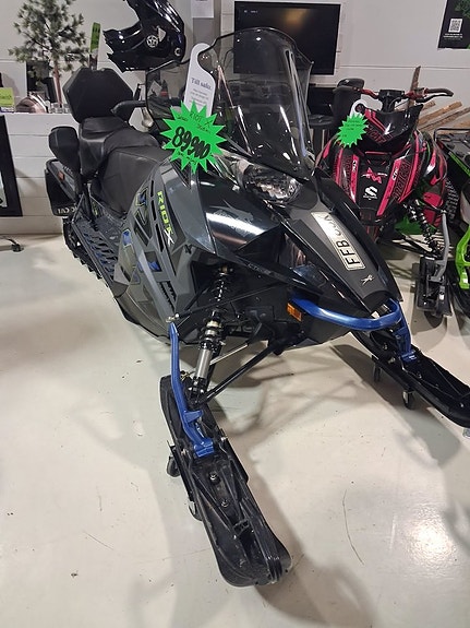 Arctic-cat Riot 8000 x