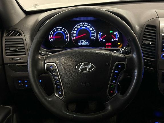 Hyundai Santa Fe 12 of 26
