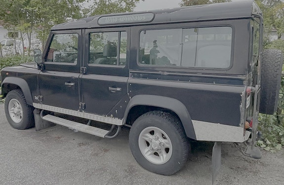 Land Rover Defender 110 3 of 9