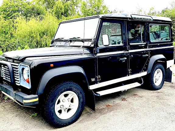 Land Rover Defender 110 8 of 9