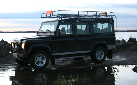 Land Rover Defender 110 2 of 9