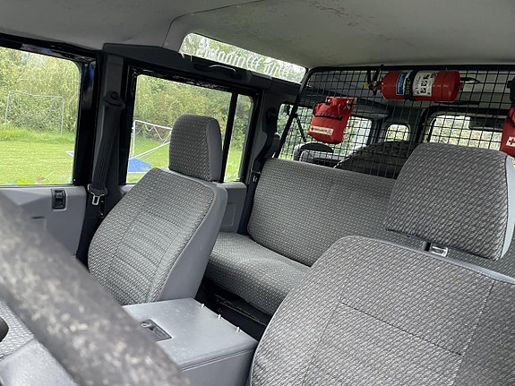 Land Rover Defender 110 9 of 9