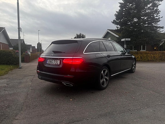 Mercedes-Benz E300 de 3 of 5