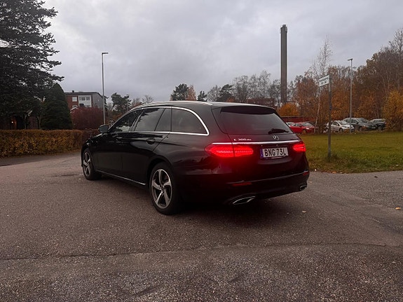 Mercedes-Benz E300 de 2 of 5