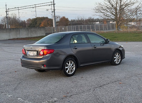 Toyota Corolla 3 of 7