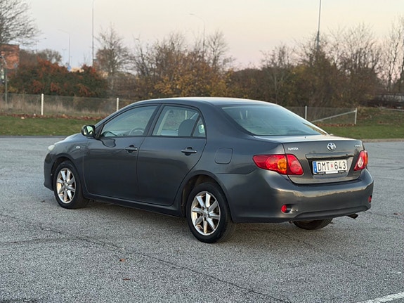 Toyota Corolla 4 of 7