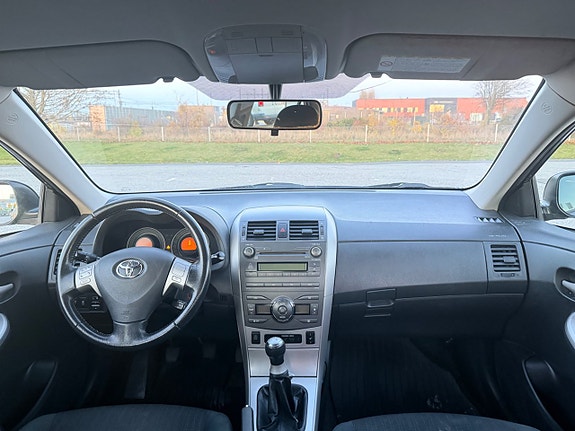 Toyota Corolla 6 of 7